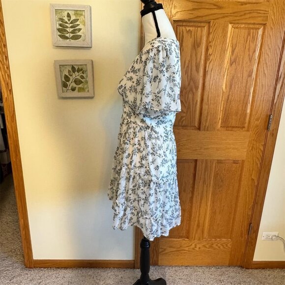 Lulus Women's M White Floral Bohemian Mini Dress Short Sleeve V-Neck - Picture 5 of 8